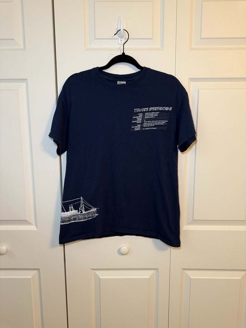 Gildan Titanic's Specifications Graphic T-Shirt Navy Blue Size M
